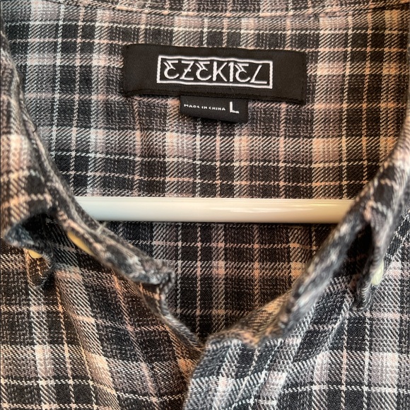 Ezekiel Men’s Button down Shirt - Picture 2 of 4